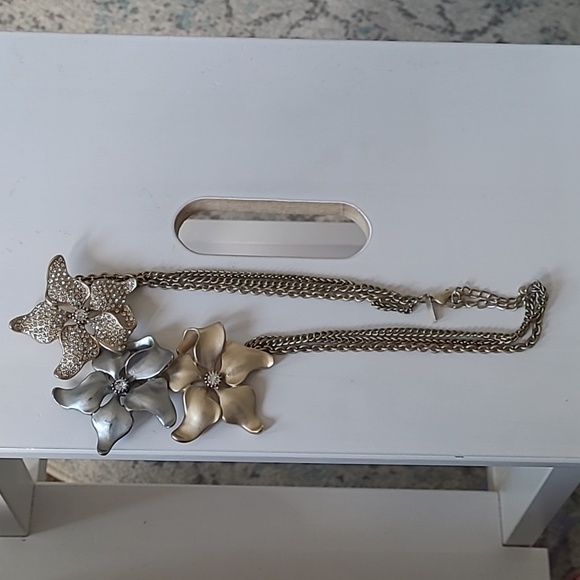 Floral Statement Necklace - Picture 2 of 2